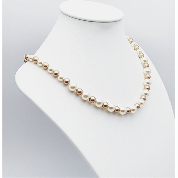 Necklace in Pearlescent Crystal Beads,Golden Ecru Cream. - Picture 3 of 5